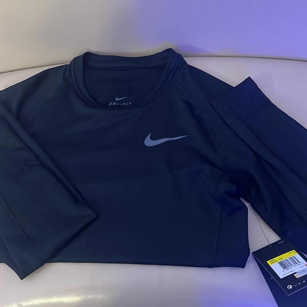 NWT!!Thermal slim fit dry Nike long sleeve